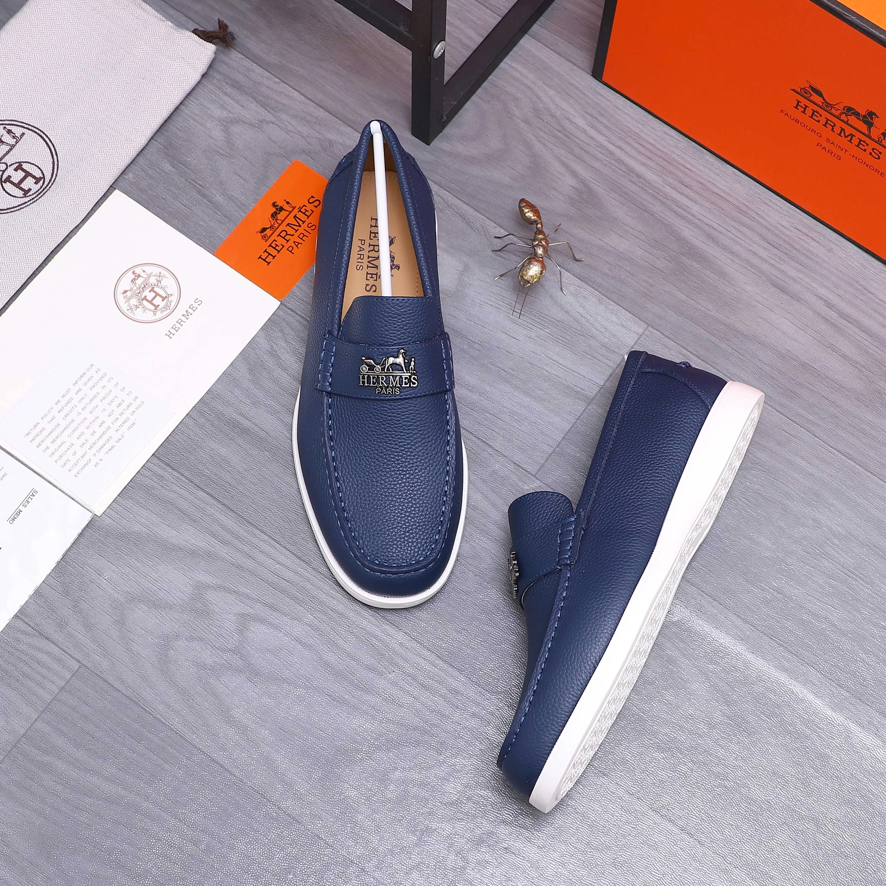 Men's shoes 💰p560 Product trademark: HERMES "Hermes" casual slip-on men's shoes. Regular size: 38-46 (45.46 is custom-made and non-returnable) Product materials: Selected pebbled cowhide upper, cowhide lining, original foam rubber ultra-light sole